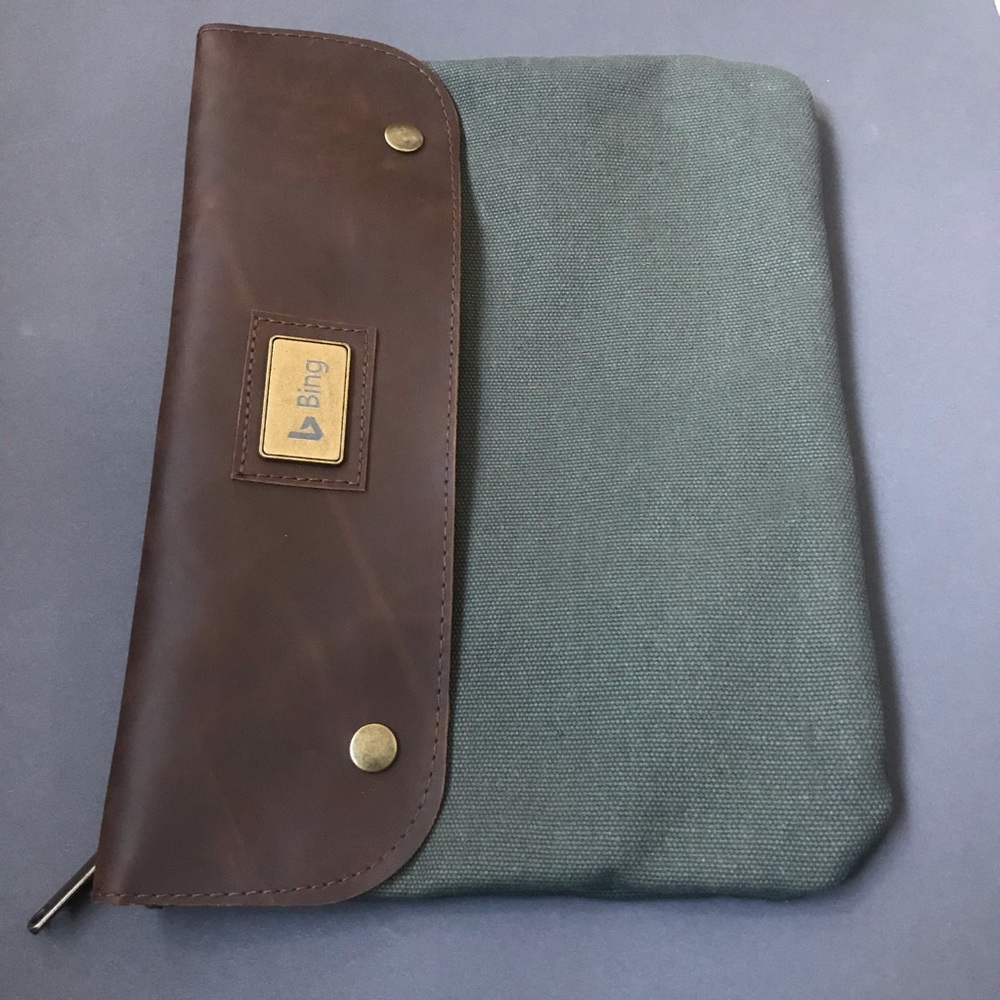 Microsoft Bing carry-all travel bag with notebook